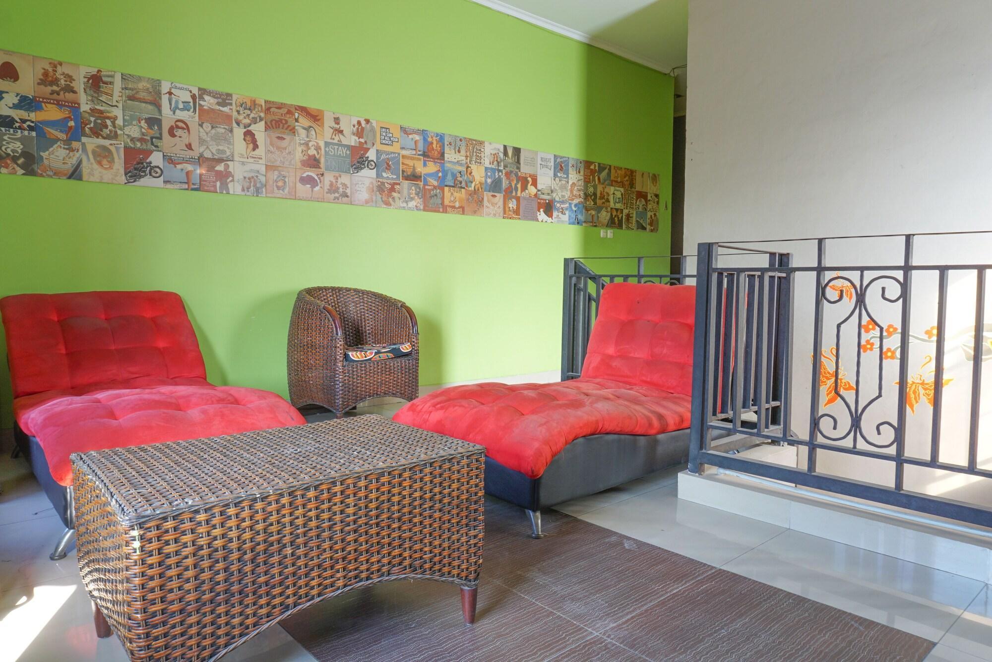Reddoorz Near Kemang Square Hotel Jakarta Exterior photo
