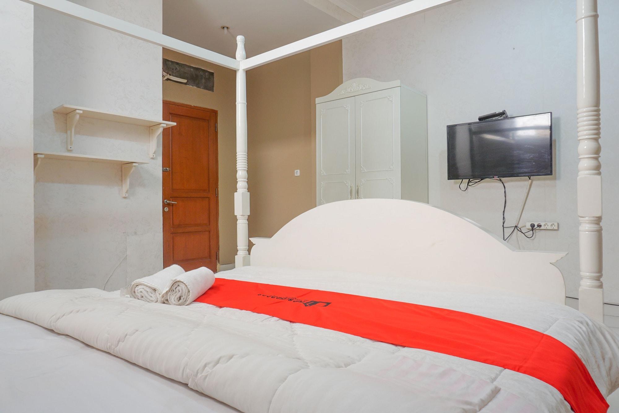 Reddoorz Near Kemang Square Hotel Jakarta Exterior photo